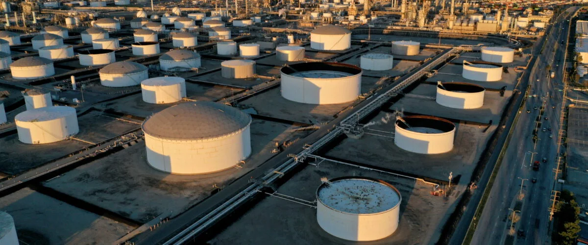 Oil Gains on US Exports, Fed Outlook Curbs Gains